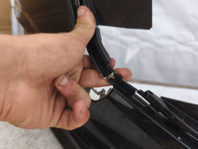 bontott FORD FOCUS IV Első Lökhárító (Részeivel)