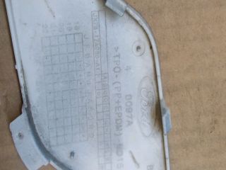 bontott FORD FOCUS IV Első Vonószem Burkolat