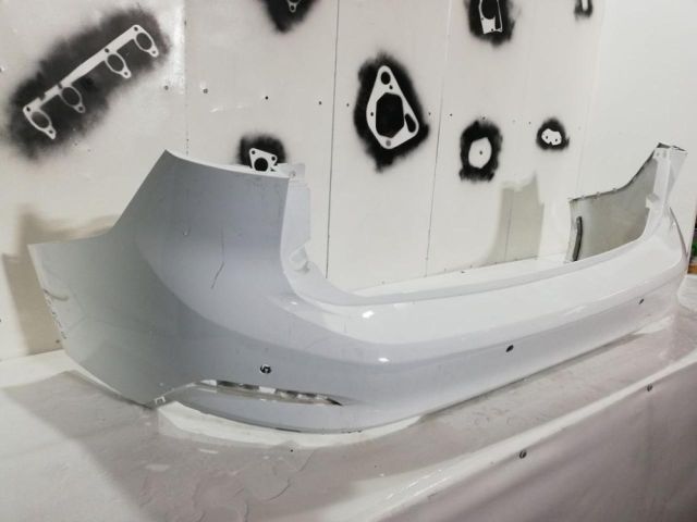 bontott FORD FOCUS IV Hátsó Lökhárító (Üresen)