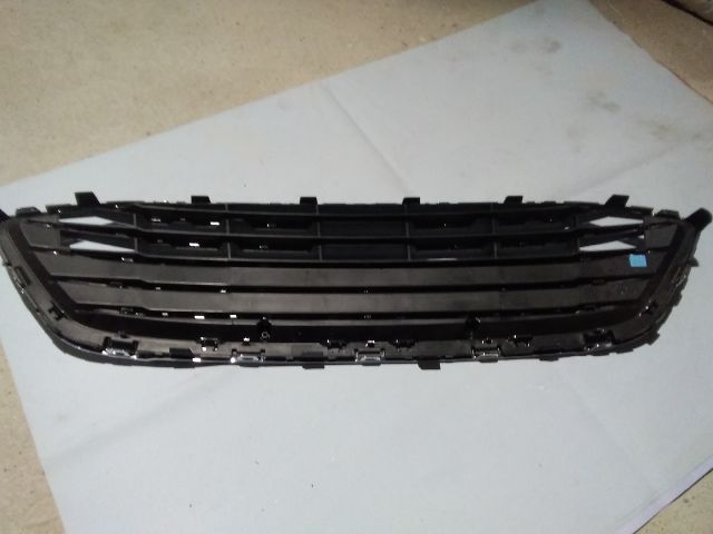 bontott FORD FOCUS IV Hűtőrács