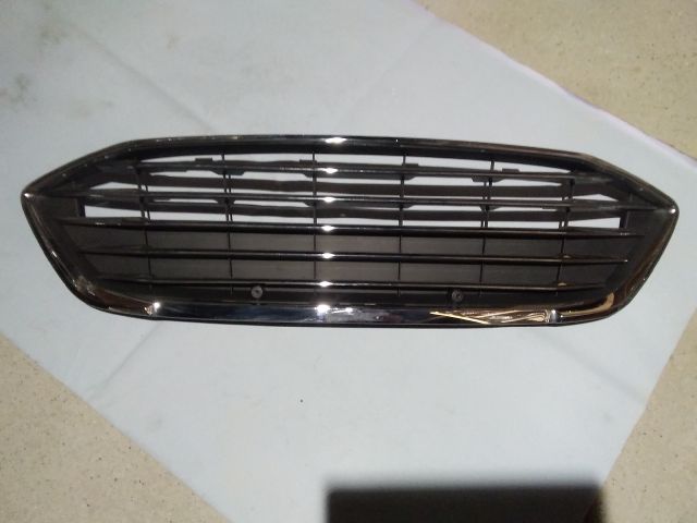 bontott FORD FOCUS IV Hűtőrács