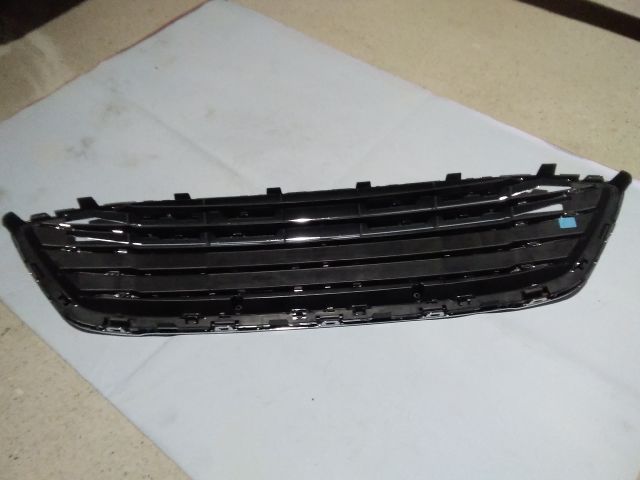 bontott FORD FOCUS IV Hűtőrács