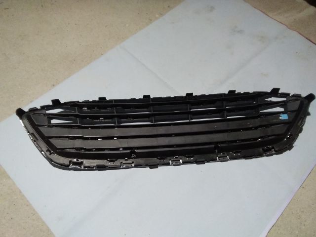 bontott FORD FOCUS IV Hűtőrács