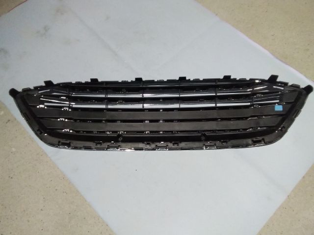 bontott FORD FOCUS IV Hűtőrács