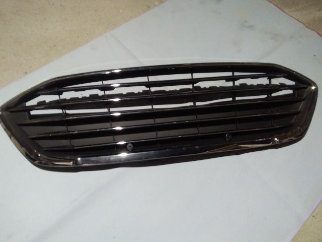 bontott FORD FOCUS IV Hűtőrács