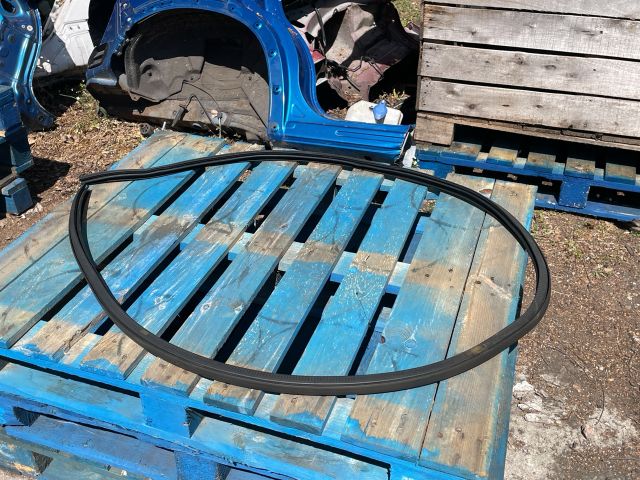 bontott FORD FOCUS IV Jobb első Gumikéder