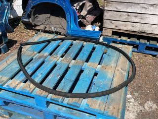 bontott FORD FOCUS IV Jobb első Gumikéder