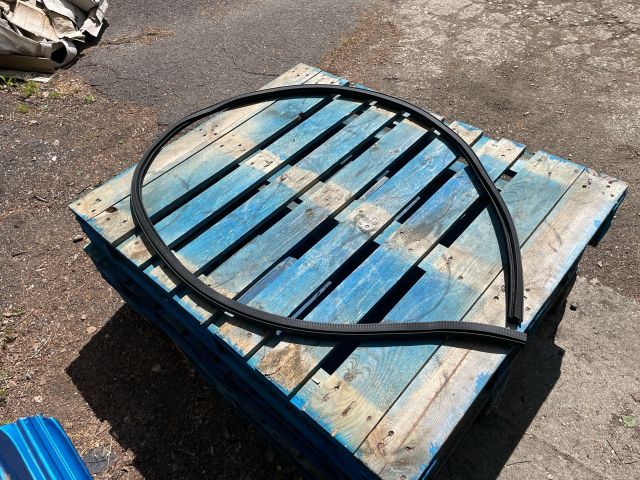 bontott FORD FOCUS IV Jobb első Gumikéder