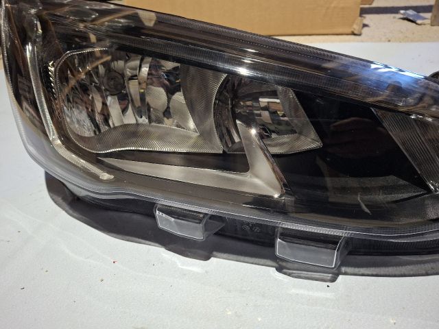 bontott FORD FOCUS IV Jobb Fényszóró