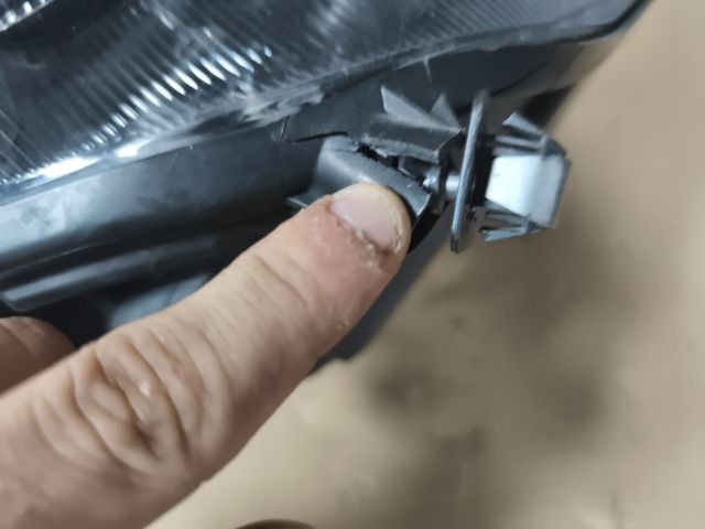 bontott FORD FOCUS IV Jobb Fényszóró