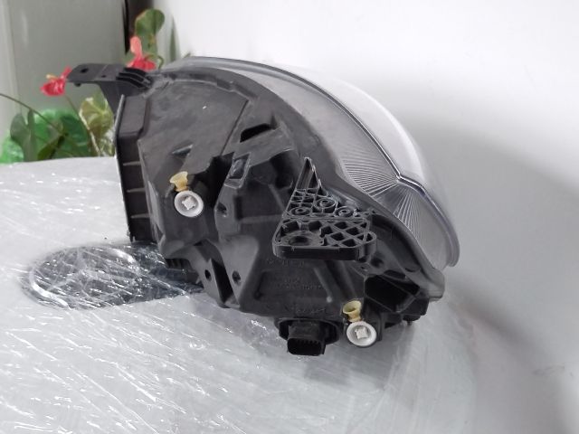 bontott FORD FOCUS IV Jobb Fényszóró