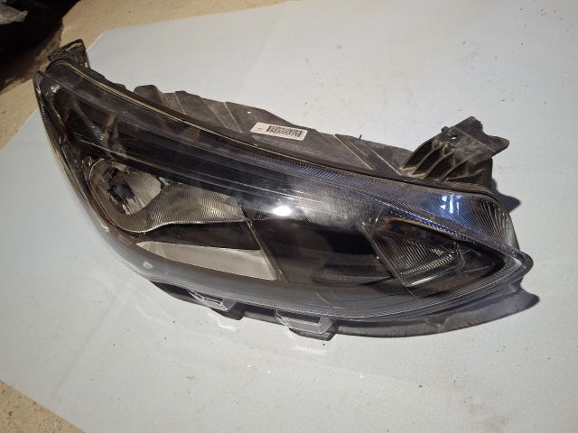 bontott FORD FOCUS IV Jobb Fényszóró