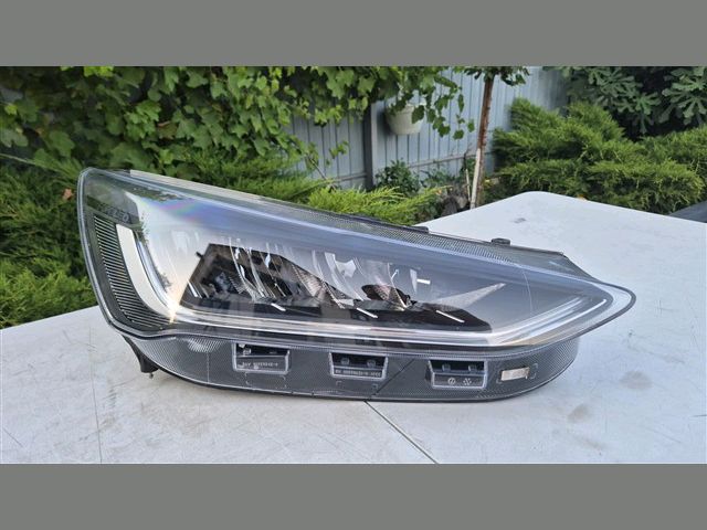 bontott FORD FOCUS IV Jobb Fényszóró