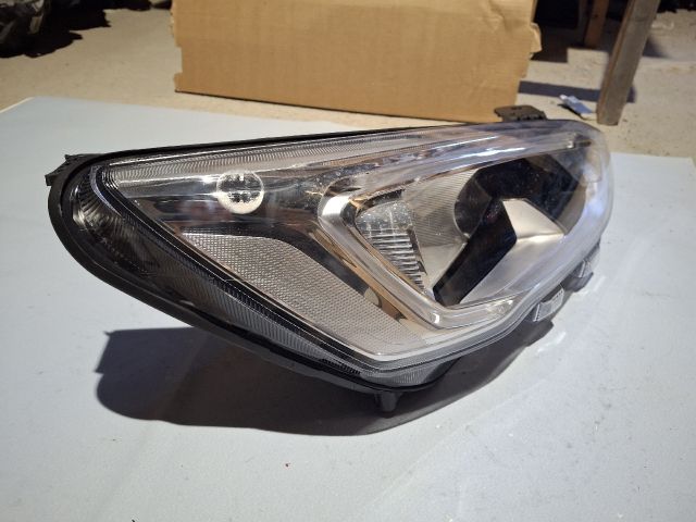 bontott FORD FOCUS IV Jobb Fényszóró