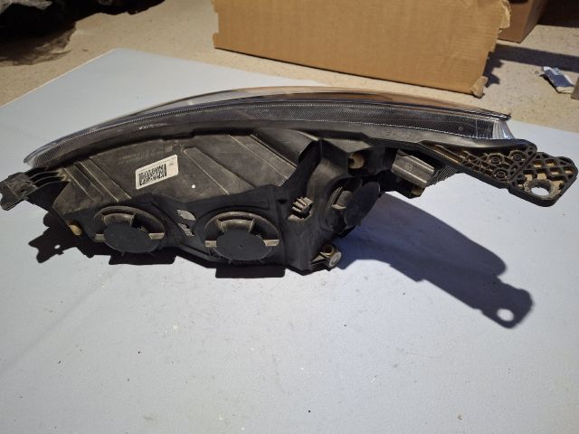 bontott FORD FOCUS IV Jobb Fényszóró