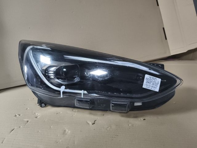 bontott FORD FOCUS IV Jobb Fényszóró
