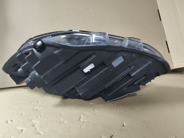 bontott FORD FOCUS IV Jobb Fényszóró