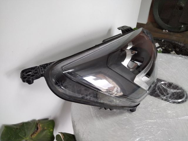 bontott FORD FOCUS IV Jobb Fényszóró