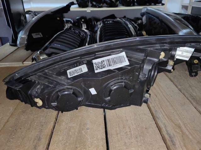 bontott FORD FOCUS IV Jobb Fényszóró