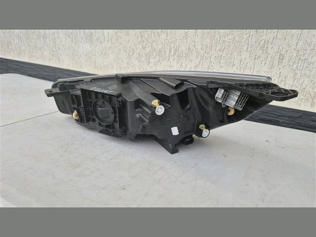 bontott FORD FOCUS IV Jobb Fényszóró