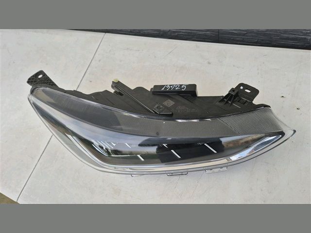 bontott FORD FOCUS IV Jobb Fényszóró