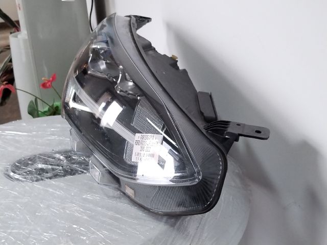 bontott FORD FOCUS IV Jobb Fényszóró