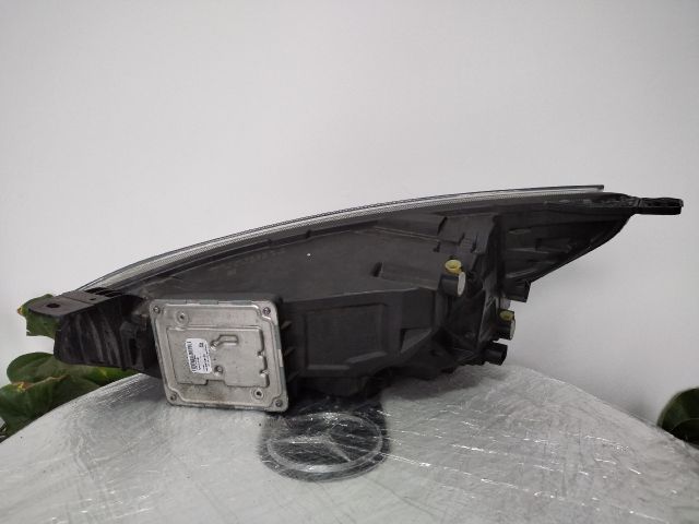 bontott FORD FOCUS IV Jobb Fényszóró