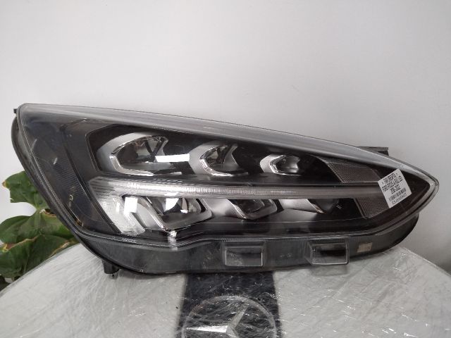 bontott FORD FOCUS IV Jobb Fényszóró