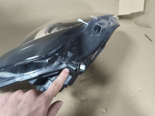 bontott FORD FOCUS IV Jobb Fényszóró