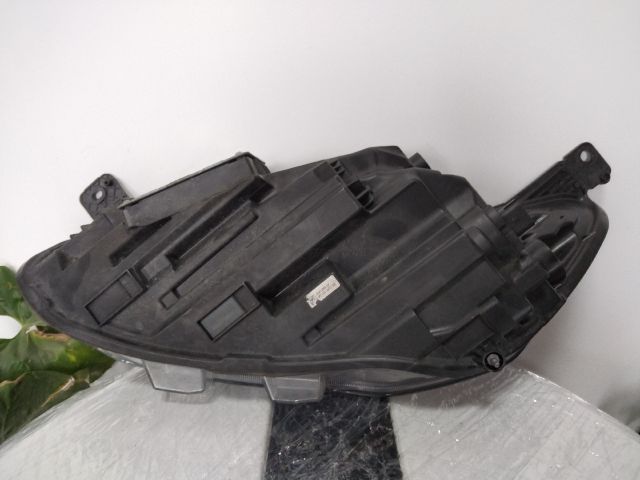 bontott FORD FOCUS IV Jobb Fényszóró