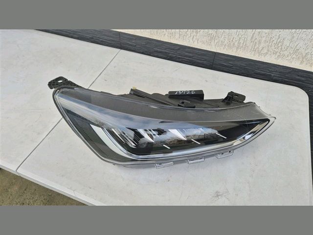 bontott FORD FOCUS IV Jobb Fényszóró