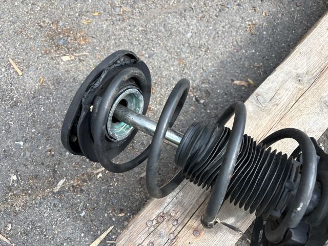 bontott FORD FOCUS IV Jobb Gólyaláb Csonkállvánnyal