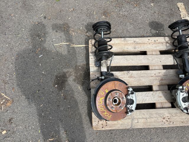 bontott FORD FOCUS IV Jobb Gólyaláb Csonkállvánnyal