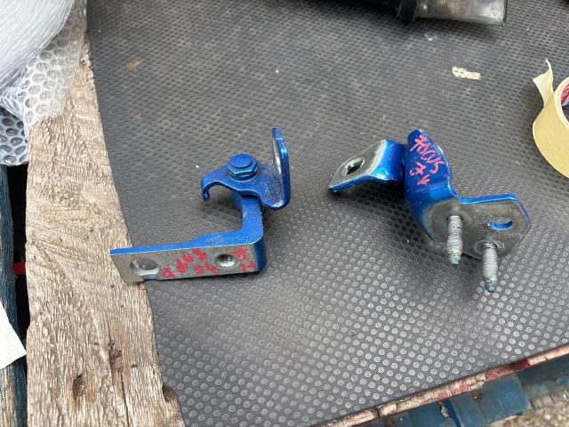 bontott FORD FOCUS IV Jobb hátsó Zsanér