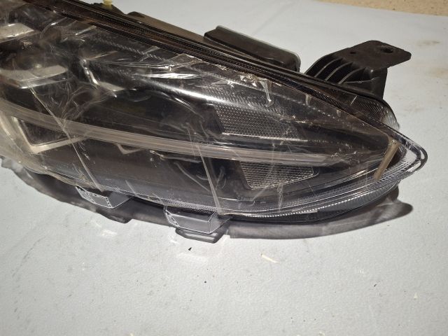 bontott FORD FOCUS IV Jobb Ledes Fényszóró