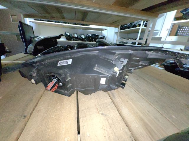 bontott FORD FOCUS IV Jobb Ledes Fényszóró