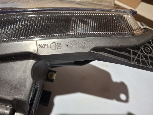 bontott FORD FOCUS IV Jobb Ledes Fényszóró