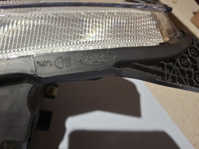 bontott FORD FOCUS IV Jobb Ledes Fényszóró