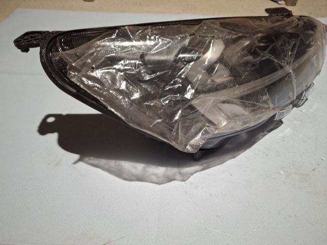 bontott FORD FOCUS IV Jobb Ledes Fényszóró