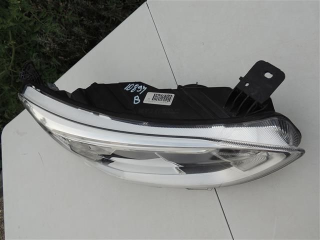 bontott FORD FOCUS IV Jobb Ledes Fényszóró