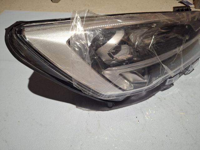 bontott FORD FOCUS IV Jobb Ledes Fényszóró