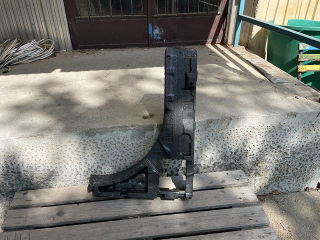 bontott FORD FOCUS IV Pótkerék Szerszámtartó