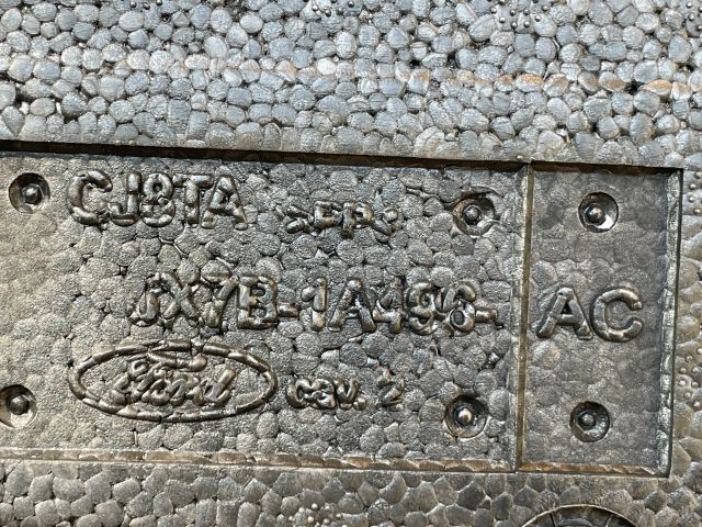 bontott FORD FOCUS IV Pótkerék Szerszámtartó