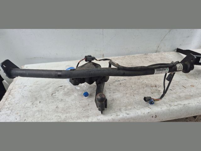 bontott FORD FOCUS IV Vonóhorog