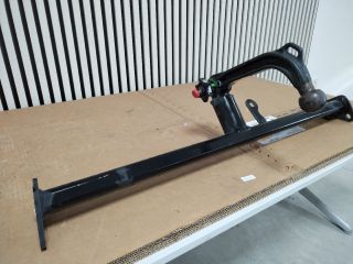 bontott FORD FOCUS IV Vonóhorog