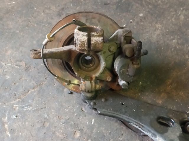 bontott FORD FUSION Bal első Csonkállvány Kerékaggyal