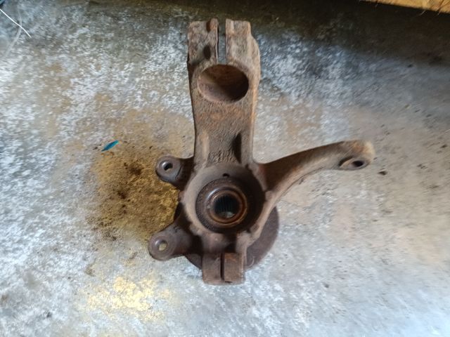 bontott FORD FUSION Jobb első Csonkállvány