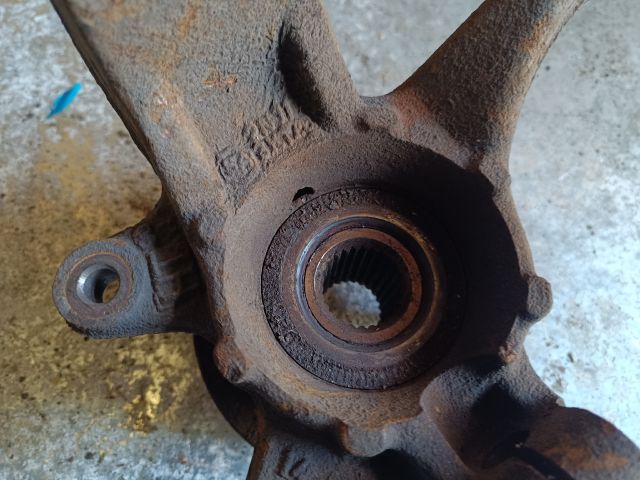 bontott FORD FUSION Jobb első Csonkállvány