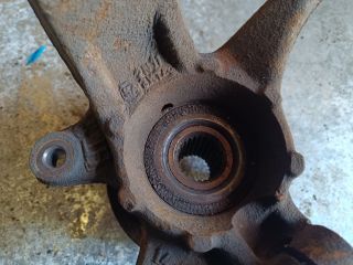 bontott FORD FUSION Jobb első Csonkállvány