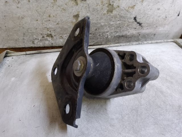 bontott FORD FUSION Motor Tartó Bak (Fém)